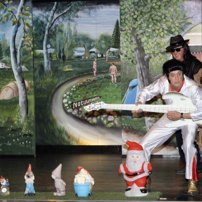 Kerstviering: bezinning en vrolijk toneel