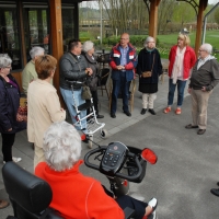 midgetgolf2014 - Activiteitencordinator Henk Bink spreekt de nieuwe groep toe.