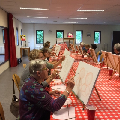 Gezellige dames in Workshop Acrylverven