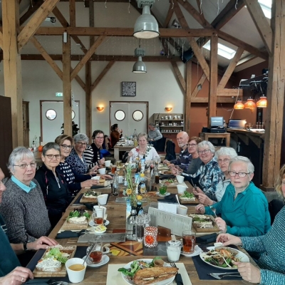 9 - een heerlijke en gezellige lunch om de wandeling af te sluiten