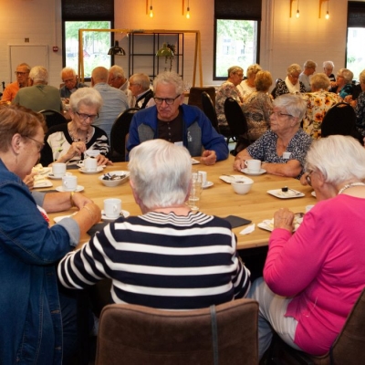 feest voor de gasten, begeleiders en chauffeurs - 