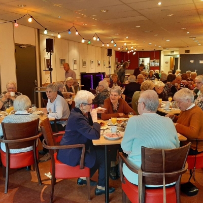 genieten van een lekkere lunch - 