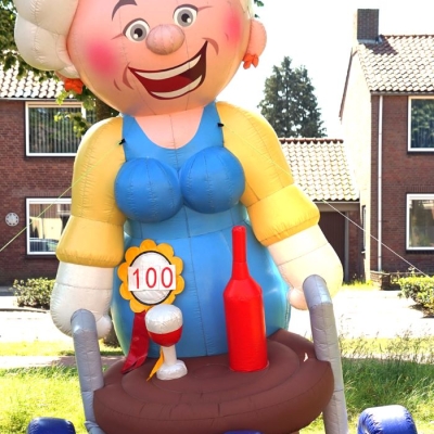 Felicitaties voor 100-jarige Johanna van de Burg