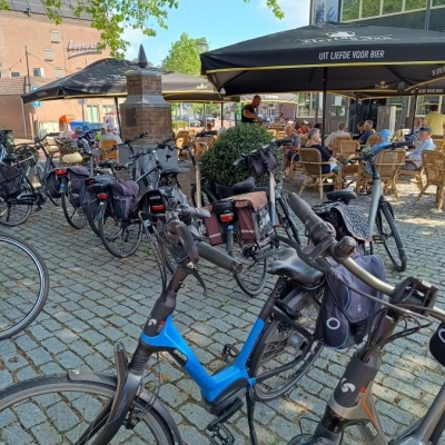 Fietsend naar het Schoenenmuseum