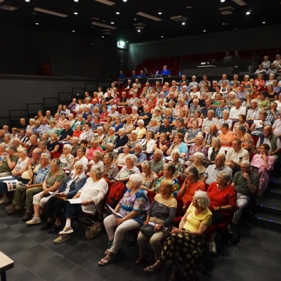 2023-09-15vrijwilligersdag - Een volle zaal geniet van het optreden