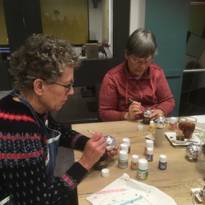 workshop kerstballen stippen - 