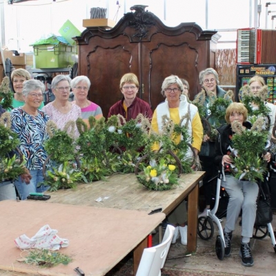 Creatief bij Paasworkshop bloemschikken