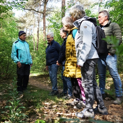 Interessante info tijdens lentewandeling