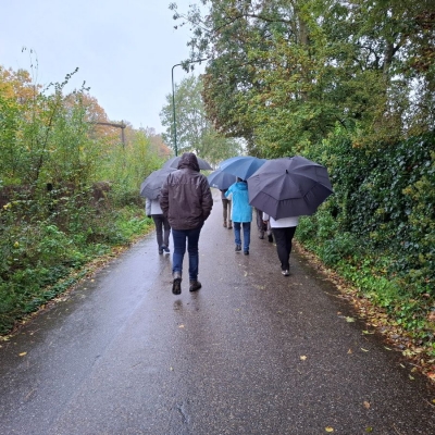 20261022herfstwandeling - start wandeling met regen
