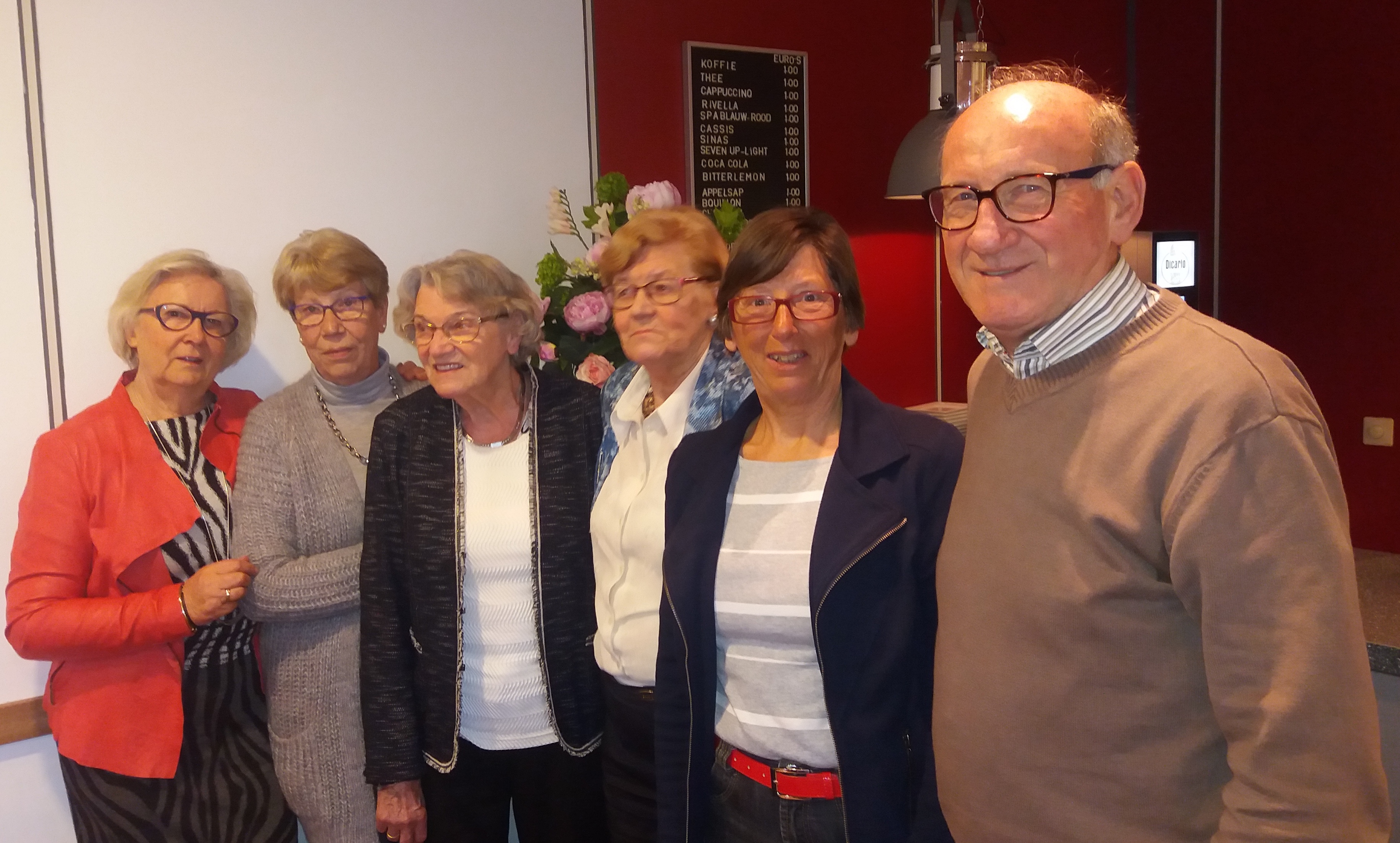 De winnaars: Annie Martens, Corrie Klaassen, Cis Haagh, Ria van Dongen, Wil Simons en Jan van den Bleek.